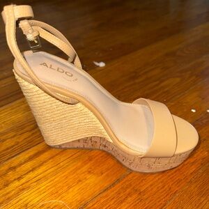 NEVER WORN ALDO Beige and Tan Wedge Sandals w strap
